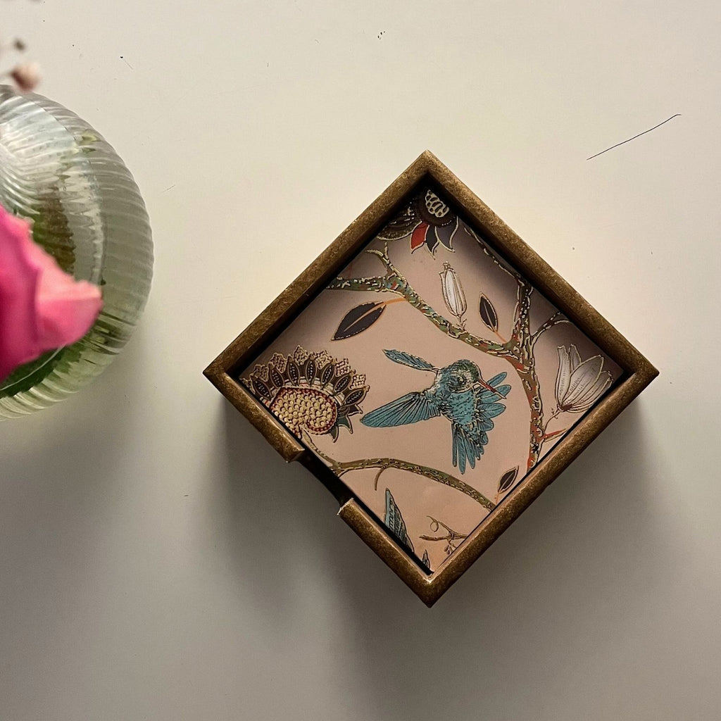 Holzuntersetzer mit Blumenmuster 10 cm × 10 cm