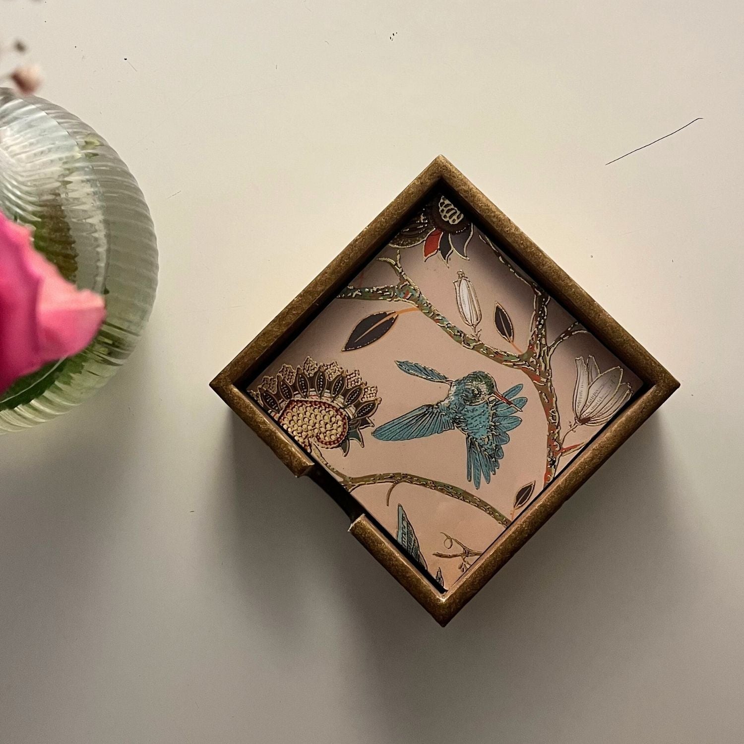 Holzuntersetzer mit Blumenmuster 10 cm × 10 cm