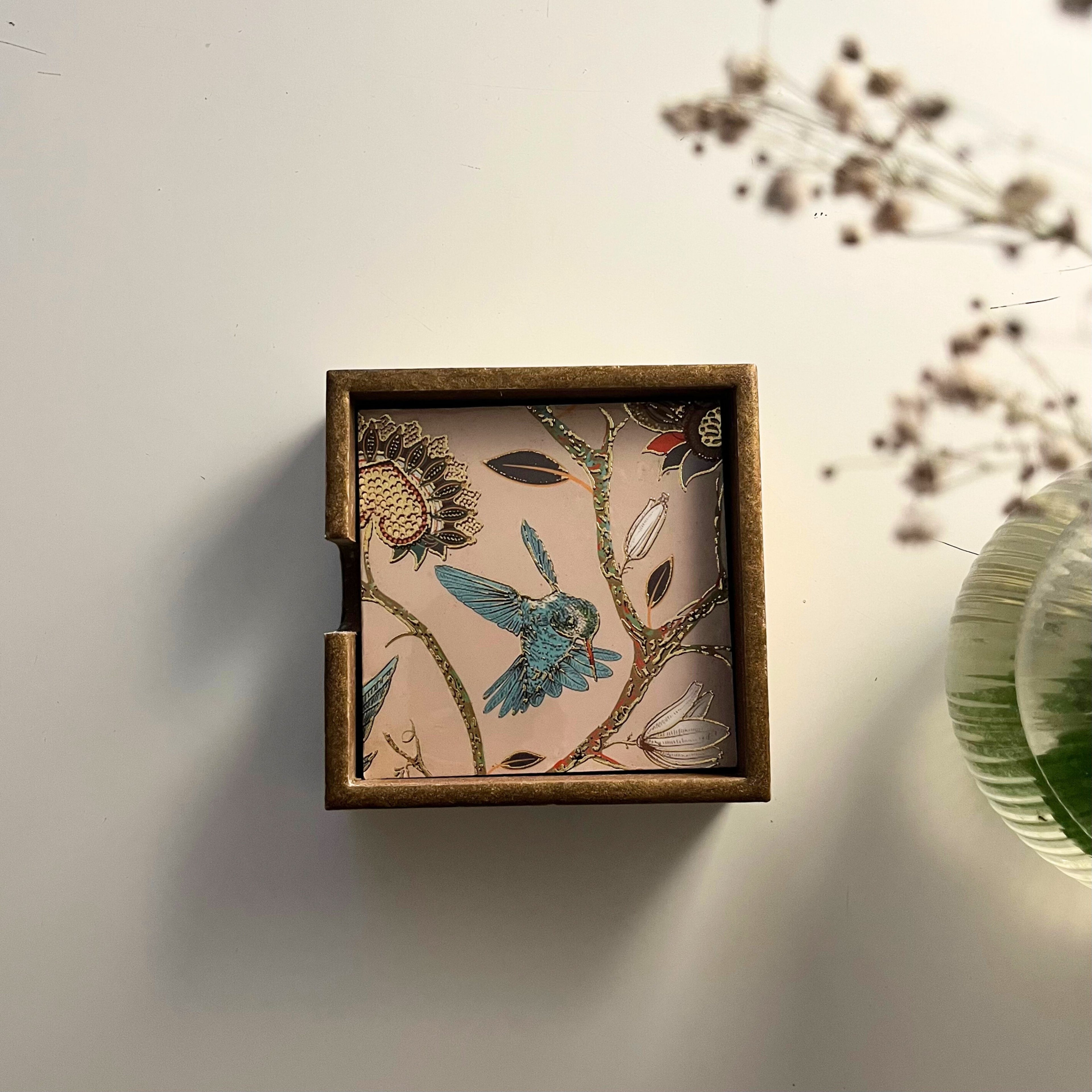 Holzuntersetzer mit Blumenmuster 10 cm × 10 cm