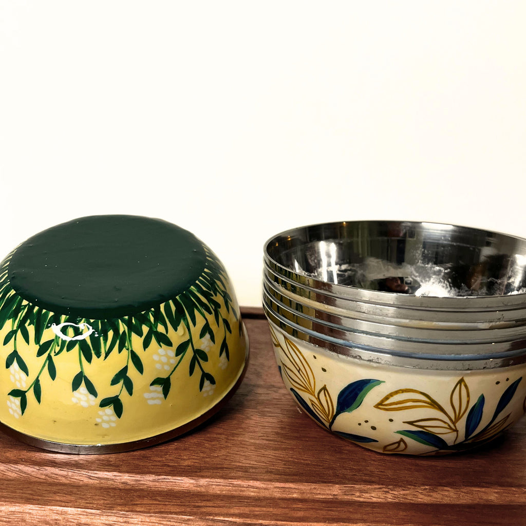 Handbemaltes Snackschalen-Set aus Edelstahl in Blattform – 2-teilig
