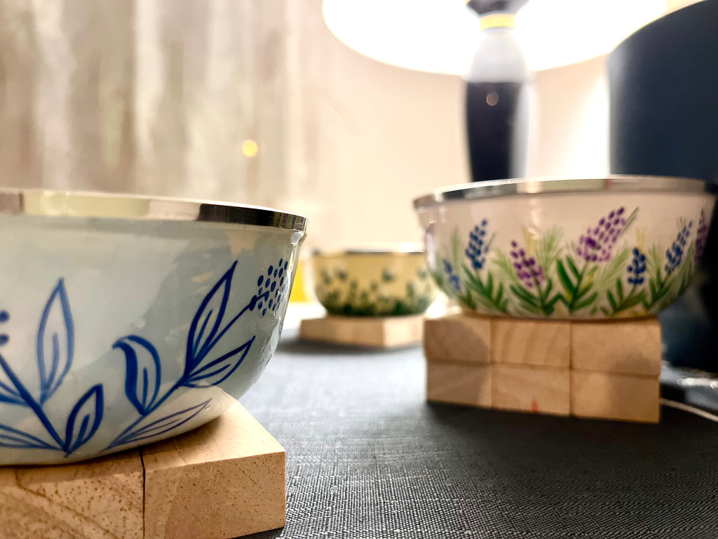 Handbemaltes Snackschalen-Set aus Edelstahl in Blattform – 2-teilig